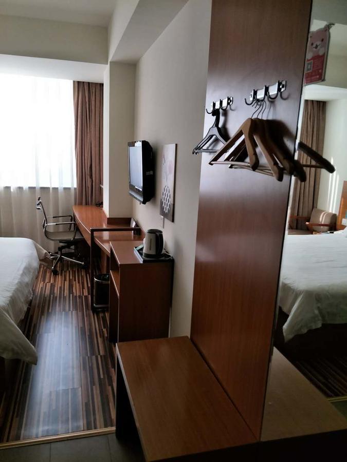 Goldmet Inn Taiyuan Dananamen Bagian luar foto
